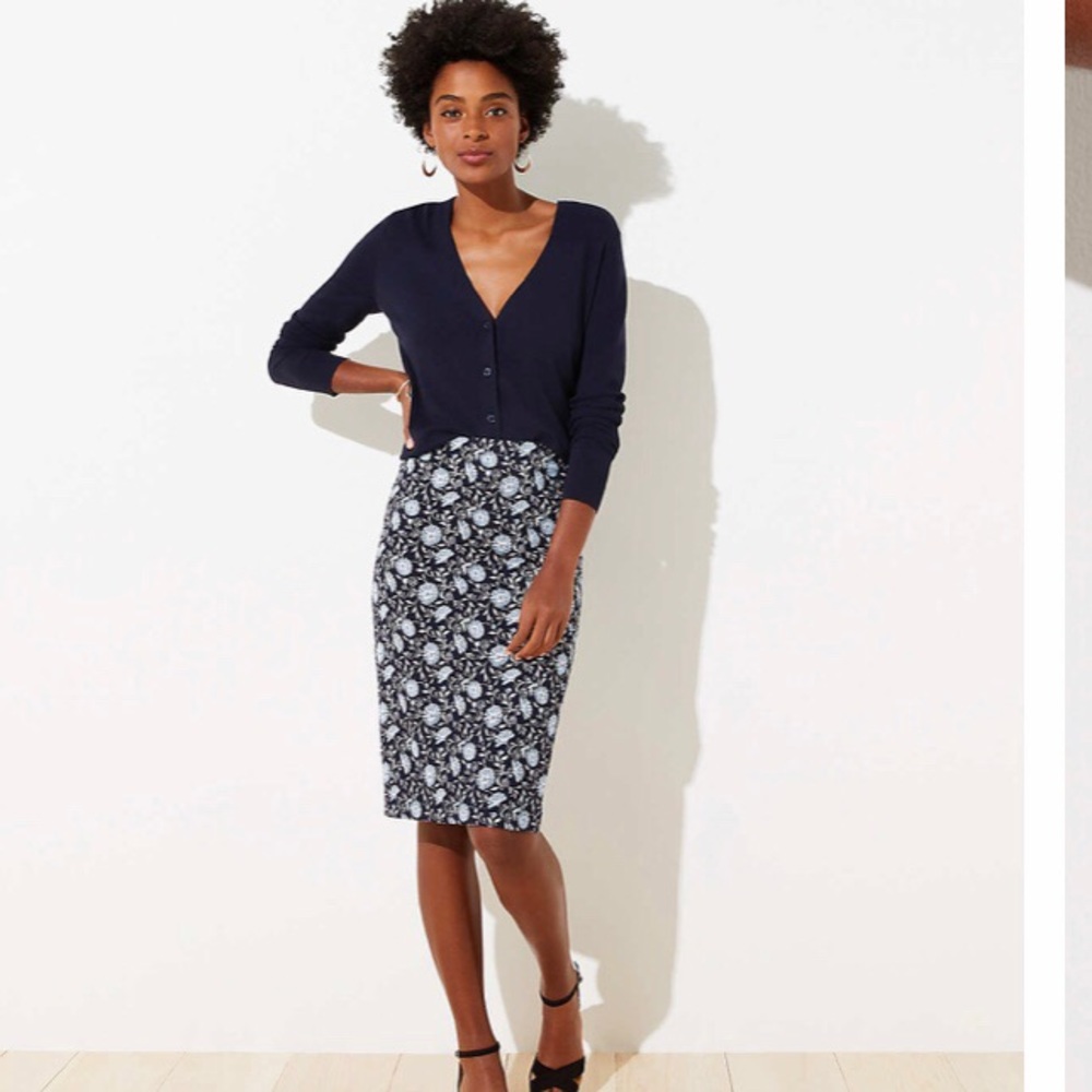 LOFT • Daisy Pull On Pencil Skirt